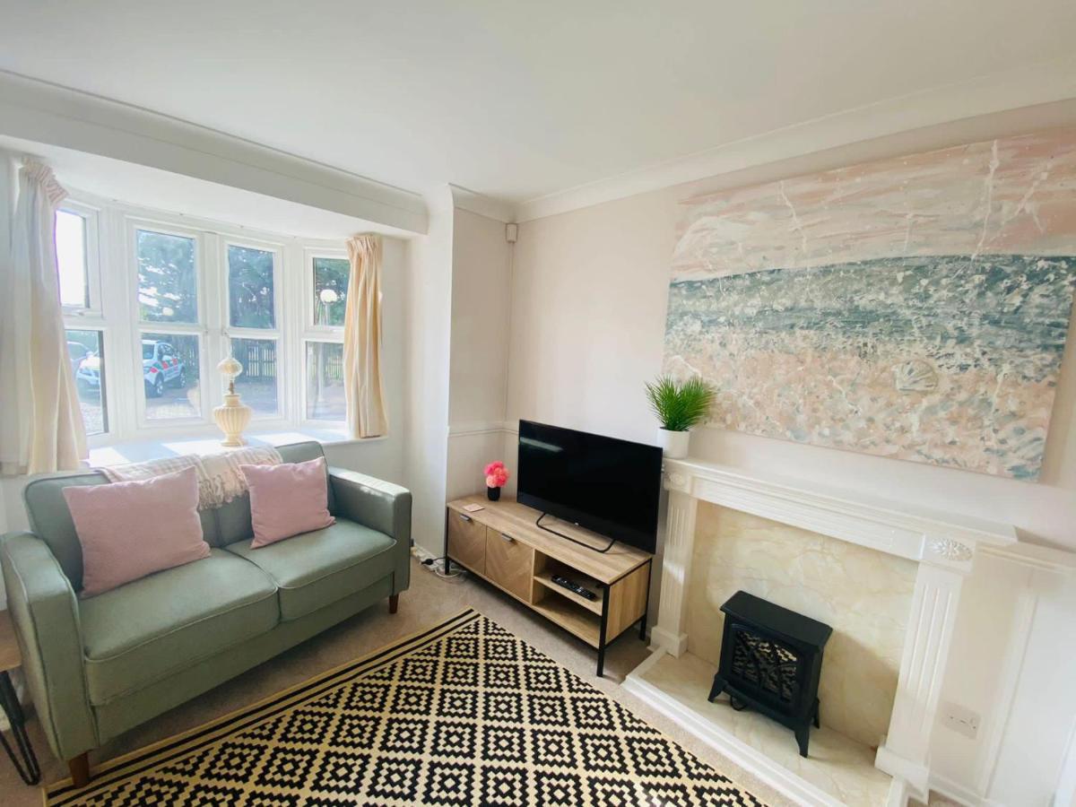 Coastal 2 Bedroom Maisonette With Parking Eastbourne Exterior photo